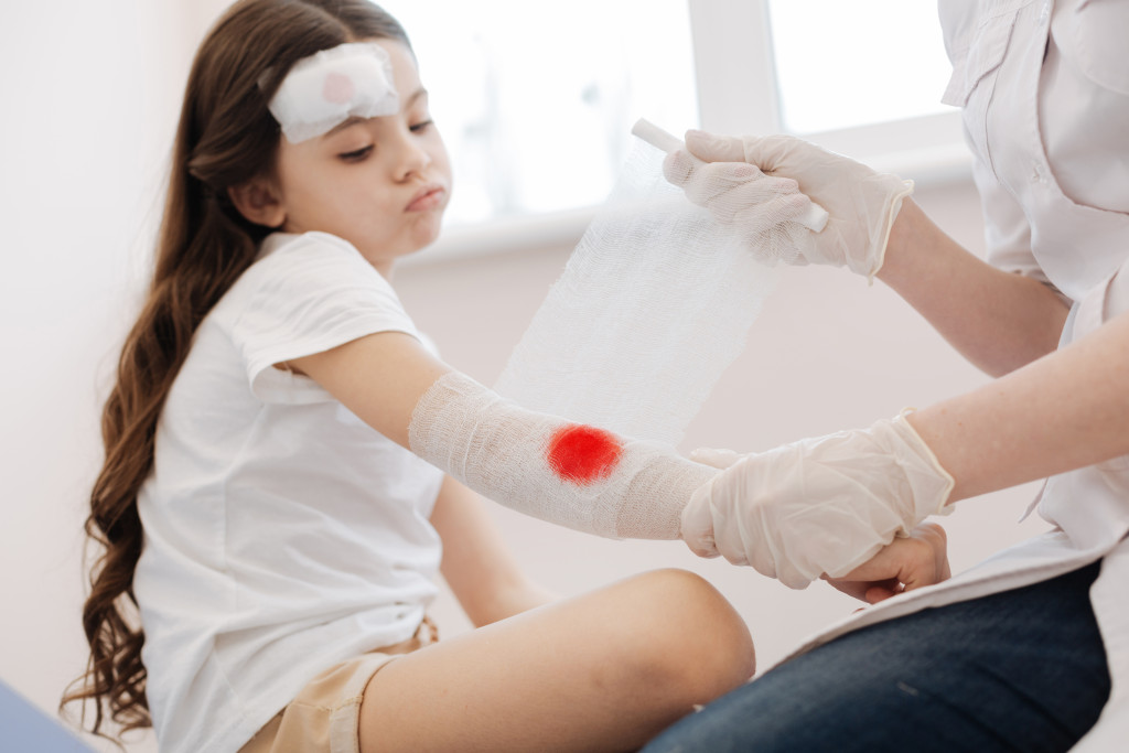 doctor treating a child's injury